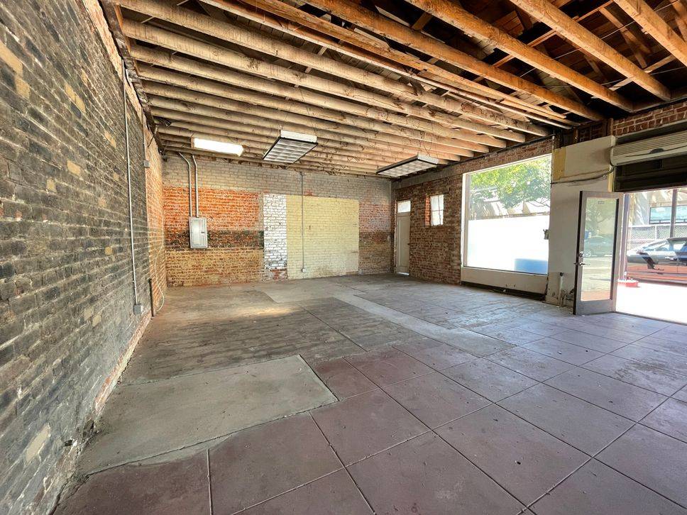 Pasadena, CA Retail Space for Lease 656 E Green St, Pasadena CA 91101